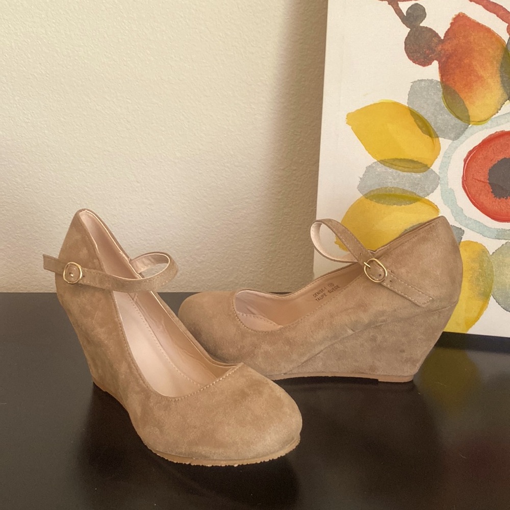 NEW - Bella Maria, Heeled Wedges (Size 10)